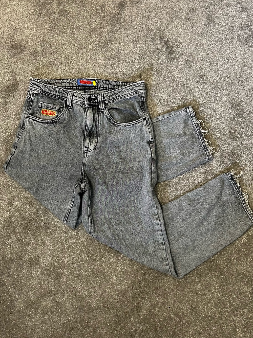 GMRY Gray Washed Men’s Jeans with Frayed Hem